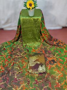 Robe en velours jacquard Maqbal Dirac somalien, tendance et traditionnelle, au design floral exclusif, idéale pour les occasions spéciales. - Product Image 4