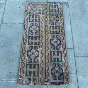 Alfombra Turca Vintage de 1.7x3.6 pies, Alfombra Pequeña, Alfombra Azul con Diseño de Patchwork - Product Image 1