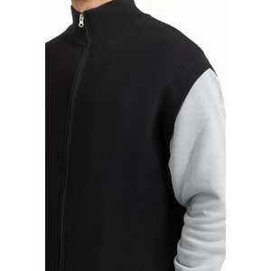 Suéter de Manga Larga con Capucha, Corte Regular, para Otoño y Primavera, MN-SWT-WS25-003 B, Diseño de Parches, Tejido Fino - Product Image 3