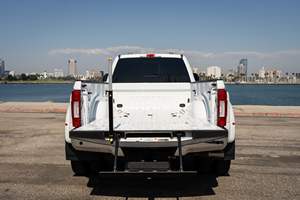 ฟอร์ด เอฟ-450 ซูเปอร์ ดิวตี้ แลริเอท 4x4 ขับเคลื่อน 4 ล้อ ปี 2022 เครื่องยนต์เทอร์โบดีเซล V8 ขนาด 6.7 ลิตร รุ่นดูอัลลี่ ครูว์ แค็บ - Product Image 2