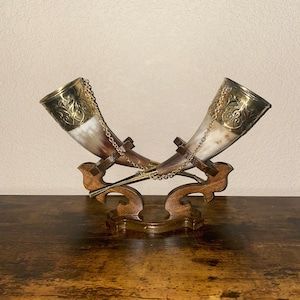 Support de présentation double en corne de buffle, fait main, durable, de qualité supérieure, avec base en bois et bras en fer, imitation antique, finition naturelle, artisanat - Product Image 5