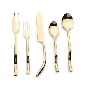 Juego de Cubiertos de Metal con Acabado Antiguo en Color Dorado y Negro, Cubiertos Hechos a Mano de Primera Calidad - Product Image 1