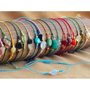 Bracelets tendance en corde avec accents dorés et pierres colorées pour la revente - Product Image 1