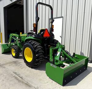 Para John, por 3038E, 35 horas! Tractor Agrícola 4x4 de 55HP con Transmisión por Engranajes - Product Image 1