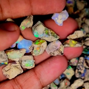 Lot de pierres précieuses brutes d'opale de feu Welo de qualité supérieure, taille ovale du Rajasthan, 3-12 carats, 5000 carats au total, pour la fabrication de bijoux et les créations originales - Product Image 1