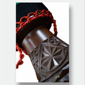 Djembé traditionnel en bois décoré de cordes en tissu multicolores SOLOBEAT, nouveau modèle, percussion musicale africaine - Product Image 1