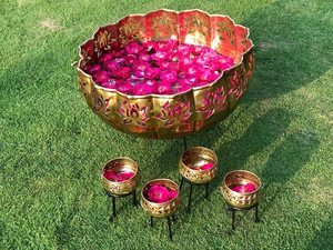 Bol à fleurs en laiton de forme ronde fait à la main Meilleure qualité Taille personnalisée Urli du fabricant en Inde - Product Image 4
