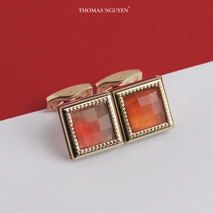 Mancuernillas de Ágata Roja Facetada Fengshui para Hombre, Oro de 18K Premium - MSDADOG006 |   Colección Tinh Vu |   Vietnam - Product Image 1