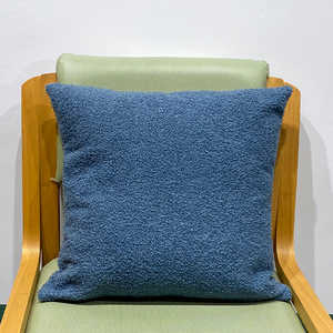 Ensemble de 2 coussins décoratifs en fausse fourrure Teddy, couleur unie, 18"x18", avec insert, lot de 1 coussin décoratif et coussin d'appoint - Product Image 6