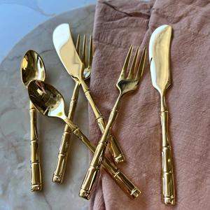 Ensemble de 6 couverts en acier inoxydable, table de cuisine idéale pour la maison et les hôtels, couverts finis plaqués couleur or, poignée stable par ACMI - Product Image 1