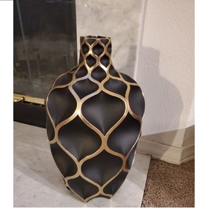 แจกันดอกไม้และแจกันดอกไม้สีทองสำหรับตกแต่งบ้านงานออกแบบทำมือที่ดีที่สุดในร่มดีไซน์แฮนด์เมด - Product Image 1