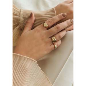 Bold Heart Signet <b>Ring</b> Trendy 18K Gold and Rose-Gold Plated Casual Style with Invisible Setting Inlay Perfect Gift - Product Image 2