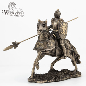 DISEÑO VERONESE-GUERRERO en ARMADURA COMPLETA CABALLO DE MONTA CON ESTANTERÍA Y LANZA LARGA-ARTESANÍA DE RESINA DE DECORACIÓN DEL HOGAR - Product Image 1