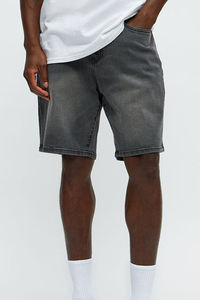 Short en jean décontracté pour homme avec ourlet brut à franges et denim élégant gris clair inspiré du streetwear pour un confort quotidien - Product Image 2