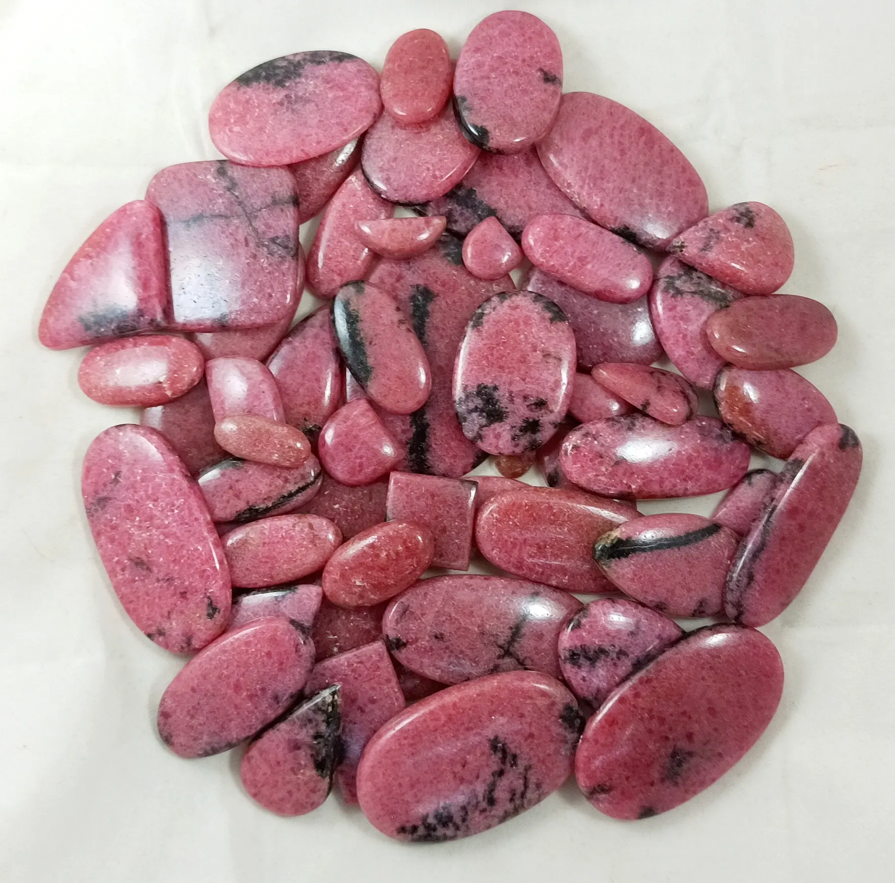 Vendita calda pietra preziosa di rodonite rosa naturale in tutte le forme e dimensioni all'ingrosso semipreziosa rodonite Cabochon gemma sciolta