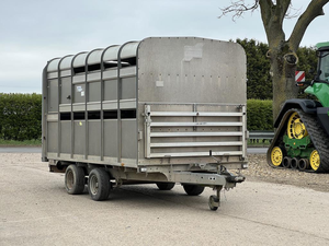 Remolque de Acero de Doble Eje para Ganado, Nuevo, en Oferta, para Transporte de Caballos, Semirremolque con Frenos Eléctricos, 3800 kg - Product Image 2