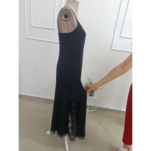Robe longue en viscose à bretelles pour femme avec détails en dentelle, 37219 - Noir - Product Image 4