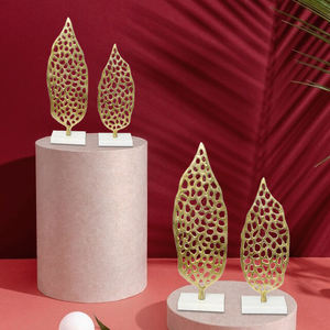 Décoration Murale en Forme de Feuille d'Aluminium Doré Fabriquée à la Main en Inde, Sculptures en Résine, Base en Marbre, Décoration de Table - Product Image 4