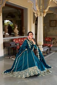 Tenue tendance et élégante Vichitra Simmer Lehenga Choli avec dupatta, avec blouse, sequins et broderie au fil, à vendre - Product Image 5