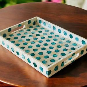 Bandeja de servicio redonda de 9,5 "con diseño de nudo celta, hecha de Paduk, acabado seguro para alimentos 100% - Product Image 1