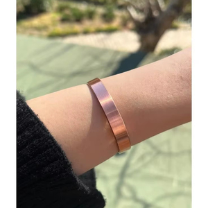 Bracelet en cuivre élégant avec finition lisse, léger et confortable pour un usage quotidien, style bien-être, choix de cadeau - Product Image 1