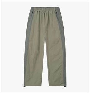 Streetwear en polyester/coton de haute qualité Survêtement solide à capuche Ensemble de vêtements de sport coupe-vent personnalisé pour la course - Product Image 4