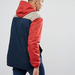 Vente en gros Veste coupe-vent imperméable en polyester 100% pour hommes avec capuche à cordon de serrage et fermeture à glissière style anorak - Product Image 2