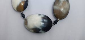 Collar de Cuerno de Lujo Ecológico Hecho a Mano, Joyería de Fiesta para Mujer Moderna, Bohemio y Chic Premium - Product Image 3