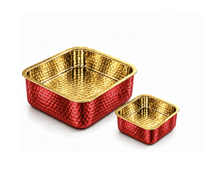 Ensemble de 2 bols carrés en métal martelé pour pédicure, intérieur doré, extérieur rouge, bassin de manucure et spa pour les ongles - Product Image 1