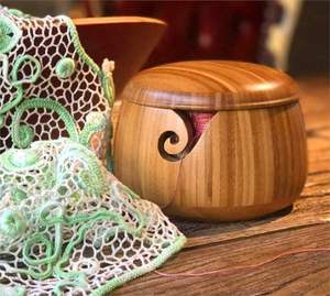 Bol à laine en bois portable fait main pour le crochet et le tricot |   Organisateur de fils en bois massif durable et écoresponsable, bords lisses - Product Image 2