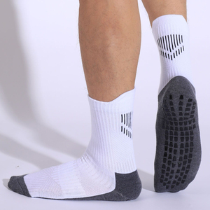 Prix compétitif Chaussettes de sport unisexes antidérapantes à design personnalisé pour femmes Chaussettes de gymnastique et de yoga avec logo personnalisé - Product Image 1