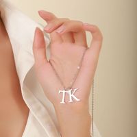 Liontin Kalung Trendy DIY dari Baja Anti Karat, 26 Manik Huruf A-Z untuk Wanita dan Anak-anak