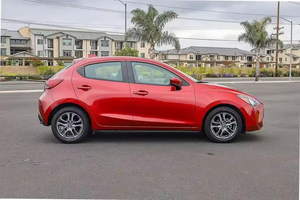 Autos Usados en Venta, Volante a la Izquierda, Coupé 2024, Gasolina, Asientos de Cuero, Transmisión Automática, Cámara Trasera de 360°, Panorámica - Product Image 6