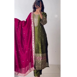 Design unique du pakistanais Salwar Kameez avec broderie manuelle pour l'Aïd Look disponible en vrac depuis l'Inde - Product Image 1