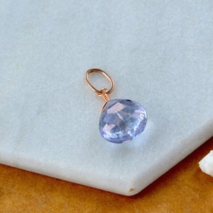 Colgante de Piedra Preciosa de Cuarzo Místico Azul en Forma de Lágrima, Piedra Natural Azul Iridiscente, Chapado en Oro Rosa, Joyería Artesanal - Product Image 1