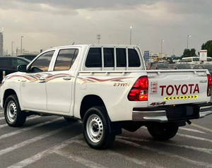 Utilisé pour Toyota Hilux GL2.7L V4_GCC-4x4AWD Pickup, peinture d'origine, transmission automatique, pneus R20, intérieur cuir foncé. - Product Image 1