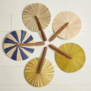 Éventail en feuilles de palmier fait main, éventail traditionnel en feuilles de palmier pour la décoration de table de mariage, logo personnalisé accepté au Vietnam - Mme Violet - Product Image 1