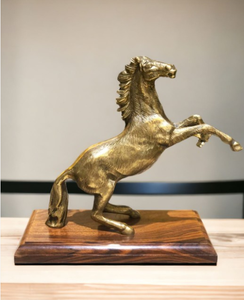 Cheval Sculpture Showpiece Utiliser comme cadeau d'anniversaire Décoratif pour la maison - Product Image 3