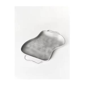 Les plateaux en métal résistent aux changements rapides de température, ce qui les rend parfaits pour les transitions cuisine-table et les cadeaux de pendaison de crémaillère. - Product Image 3