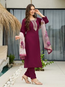 NOUVELLE COLLECTION EXCLUSIVE : SALWAR KAMEEZ MODERNE EN TISSU VISCOSE LÉGER ET RICHE, ORNÉ DE BRODERIES À PAILLETTES, PARFAIT POUR LES FÊTES - Product Image 3