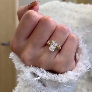 Bague en or 10 carats avec moissanite de qualité supérieure, cadeau idéal pour les femmes, disponible pour les mariages ou les fiançailles - Product Image 4