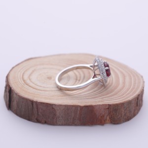 แหวนเพชรทรงกลมรูบี้รับรองโดย IGI ประดับเพชรแบบดับเบิ้ลฮาโล ทำจากทองคำขาว/โรสโกลด์/ทองคำเหลือง 9K - Product Image 5