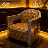 Fauteuil d'aviateur de luxe en aluminium, chaise longue moderne industrielle en cuir capitonné avec design latéral évidé pour club, bar, salon
