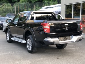 Camioneta Mitsubishi L200 Ultimate 2.4 AT 4x4 Doble Cabina Gasolina/Diésel LHD/RHD Usada Premium 2018-2022 en Venta, Exportación a Todo el Mundo - Product Image 4