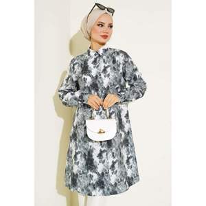 Blusa con patrón de marmoleado gris humo para mujer Diseño elegante y elegante - Product Image 3