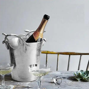 Cubo de hielo de metal de forma ovalada con mango Cubo de hielo de champán con acabado de cobre antiguo para enfriador de botellas de cerveza - Product Image 6