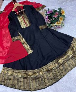 NOUVEL ARRIVÉ VICHITRA SOIE JACQUARD DENTELLE TRAVAIL ANARKALI TOP AVEC DUPATTA DAILY WEAR PRIX DE GROS VÊTEMENT ETHNIQUE NOIR - Product Image 5