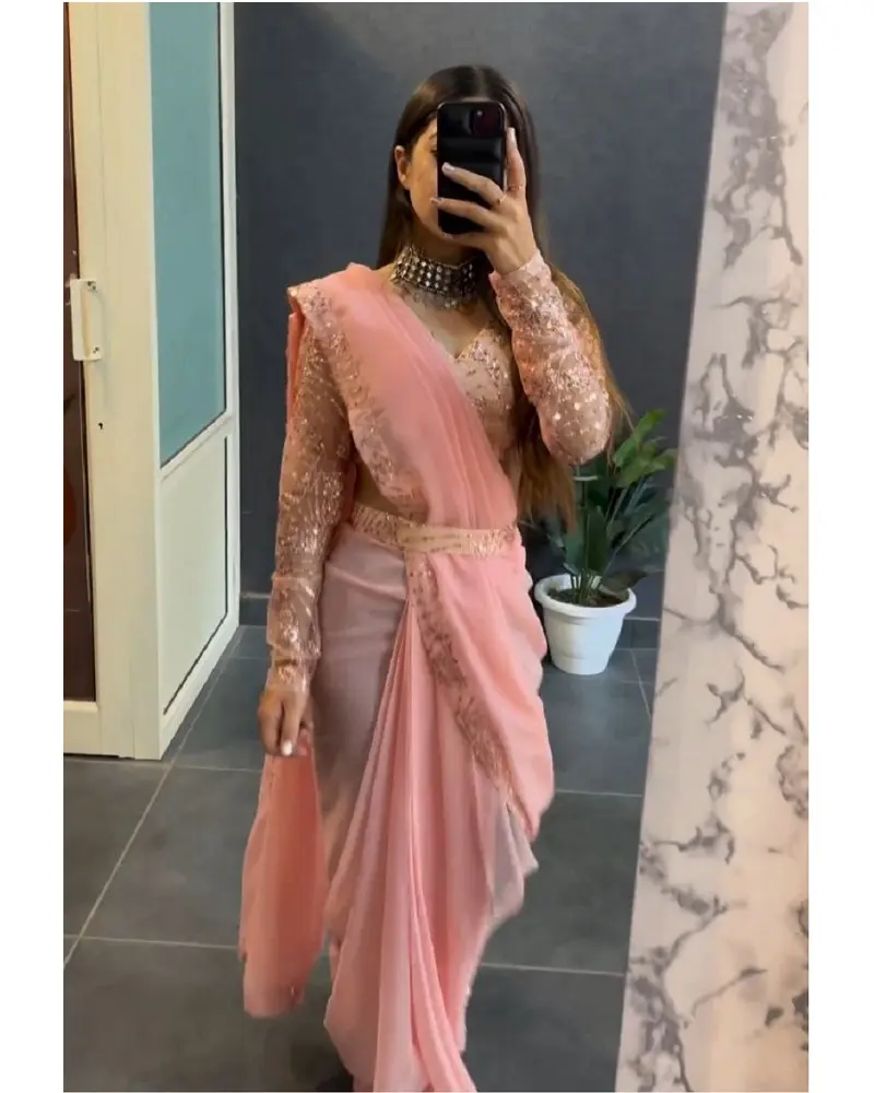 DRUKBEREIT INDISCH GEORGETTE SEQUINS SAREE MIT SCHÖNEM AUSSTIPP UND UNSTICKER BLUSE