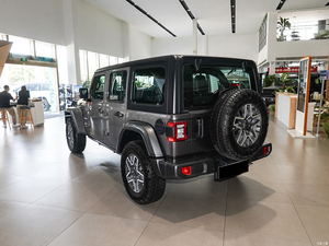 รถจี๊ปแรงเลอร์ 2.0T ปี 2025 ขายดี รถ SUV ใหม่ เครื่องยนต์เบนซิน สองประตู ขับเคลื่อนสี่ล้อ หลังคาพาโนรามิก เบาะหนังสีเข้ม ยาง 18 นิ้ว R18 พร้อมใช้งาน - Product Image 5
