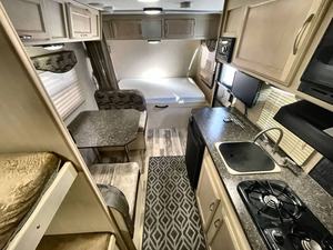 Caravana/RV Mini Moderna Plegable Impermeable Ligera de Aluminio Winnebago Micro Minnie 1700BH Usada 2024 2025 - Product Image 3